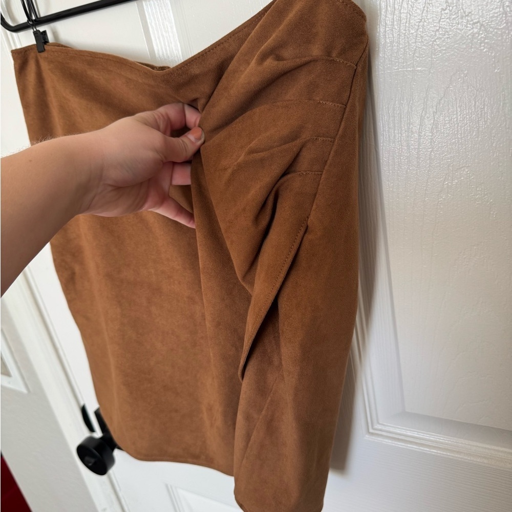 A&F Suede Ruched Side Skirt - Picture 3 of 7
